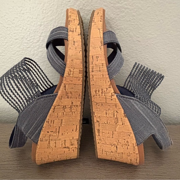 Skechers • Beverlee High Tea Wedge Sandals - Women’s Size 7, Color Navy/Denim - Picture 8 of 14